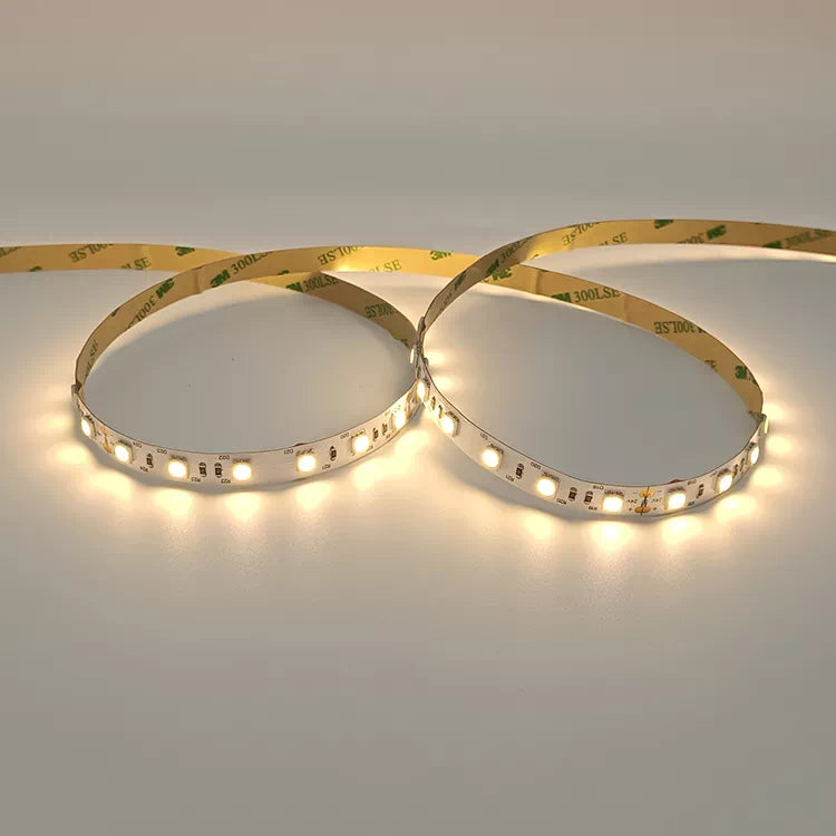 Les bandes lumineuses à LED blanc chaud 5050 60LED les plus populaires 16,4 pieds IP20